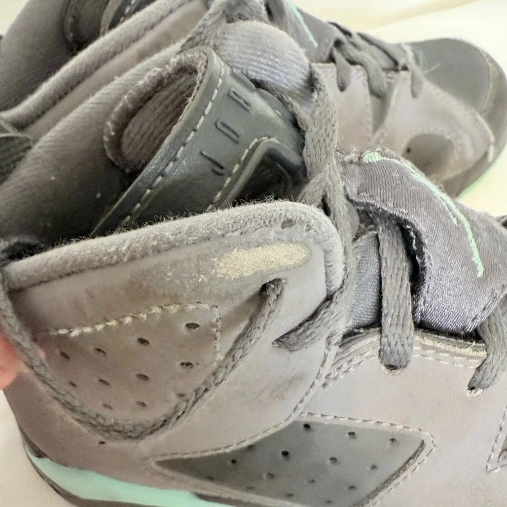 Nike Air Jordan 6 Retro Gray Green Glow Kids Size 12C
